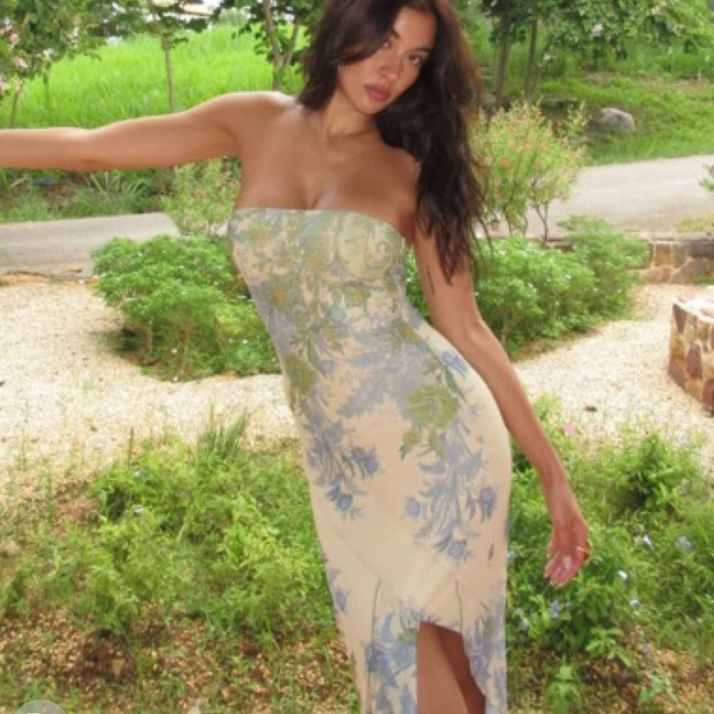 Tiger Mist Strapless Dress in Blue and Cream Floral